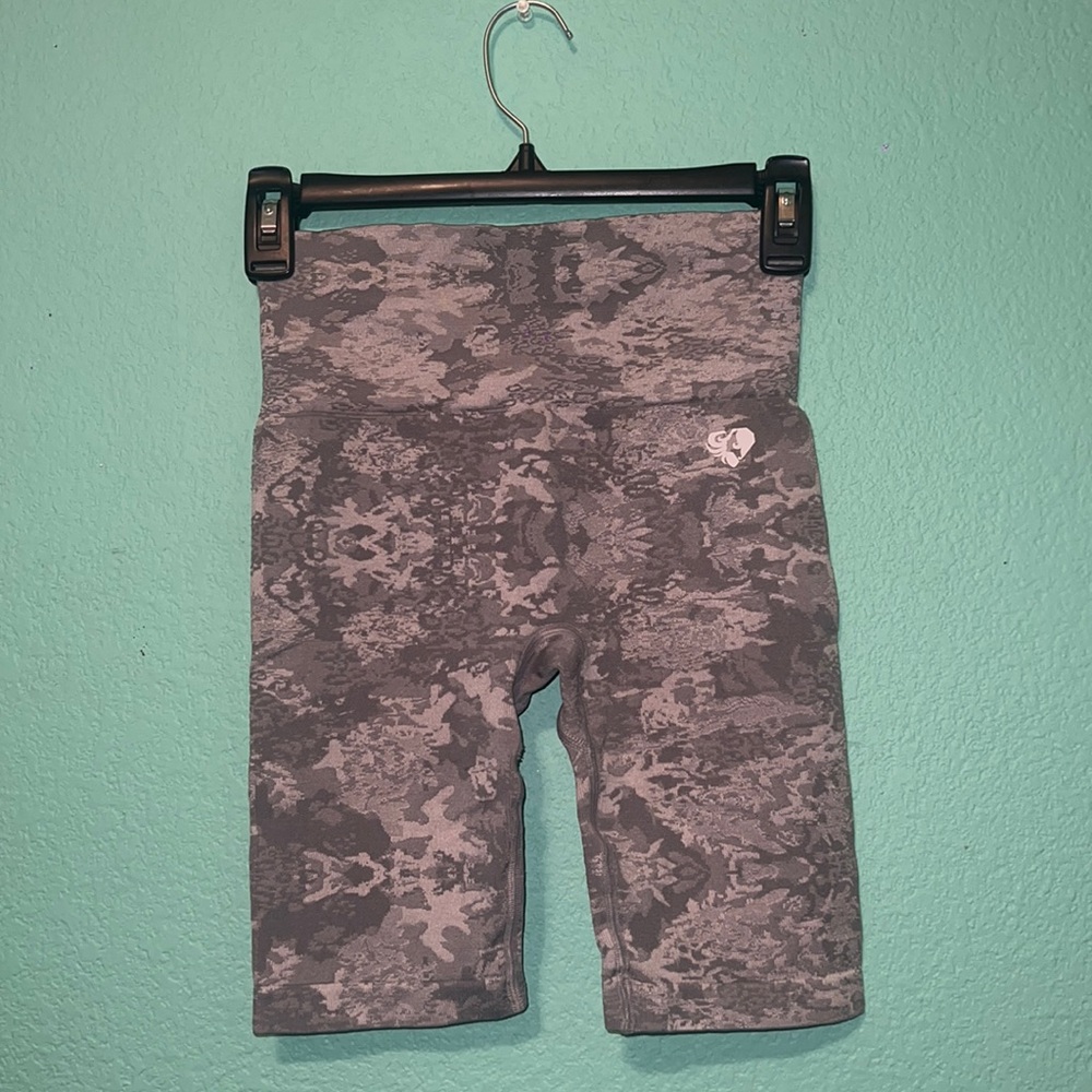 Women’s Best Camo Shorts 🖤